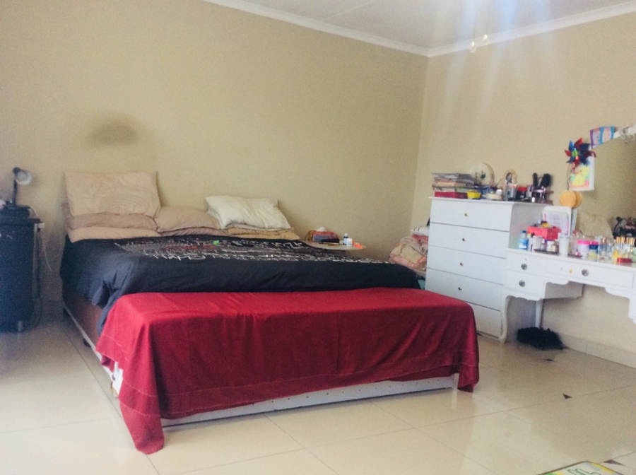 5 Bedroom Property for Sale in Lenasia Gauteng