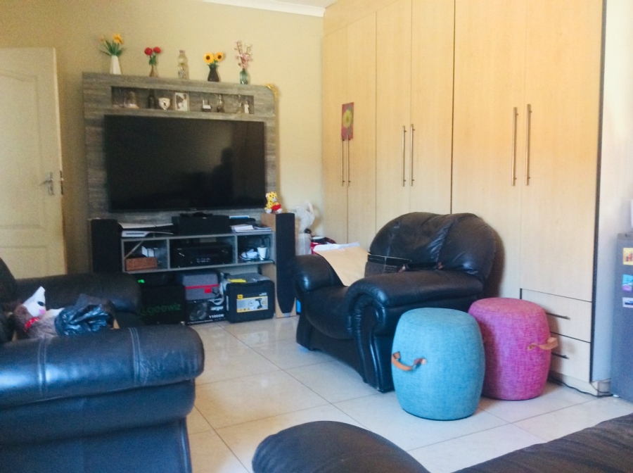 5 Bedroom Property for Sale in Lenasia Gauteng