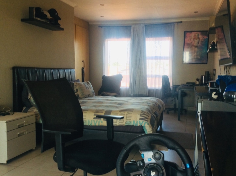 5 Bedroom Property for Sale in Lenasia Gauteng