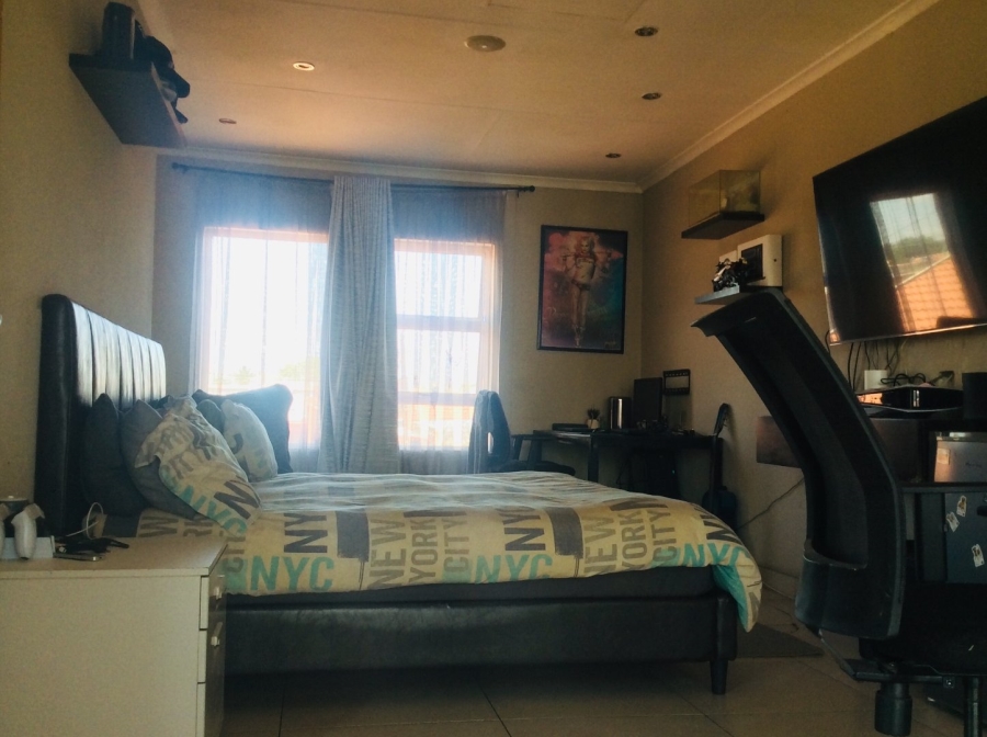 5 Bedroom Property for Sale in Lenasia Gauteng