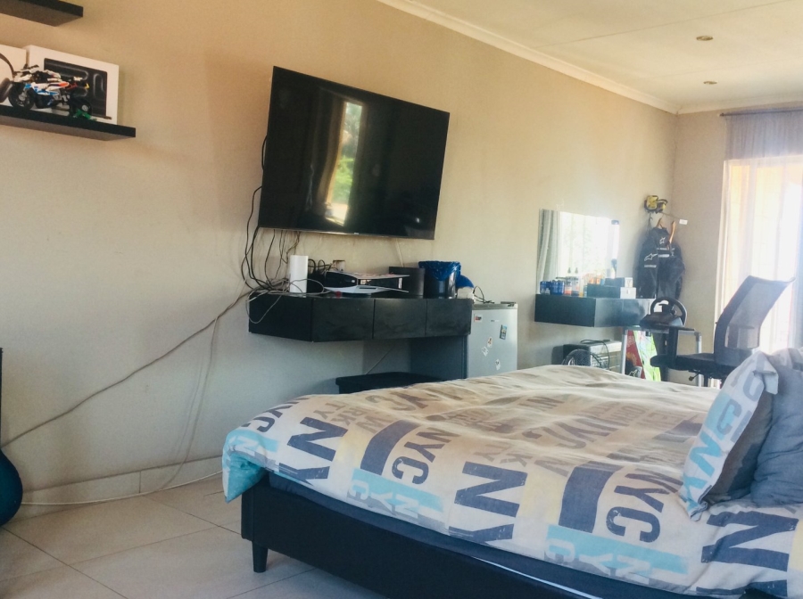 5 Bedroom Property for Sale in Lenasia Gauteng