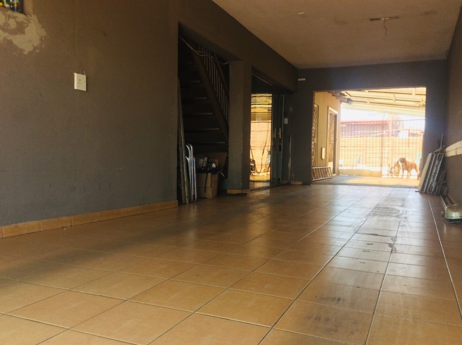 5 Bedroom Property for Sale in Lenasia Gauteng