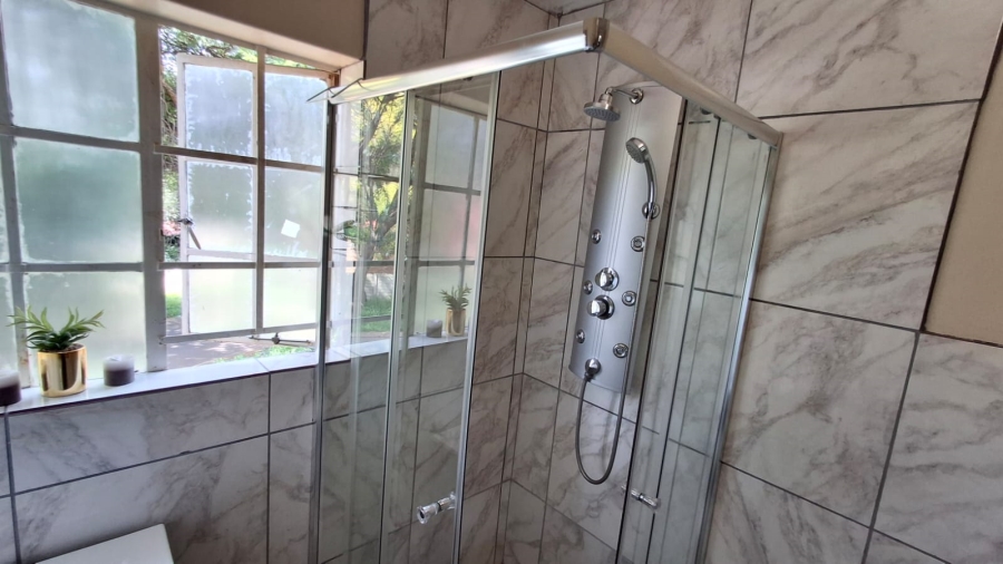 3 Bedroom Property for Sale in Die Hoewes Gauteng