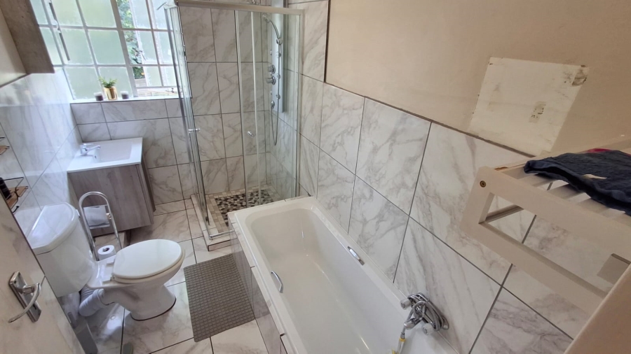 3 Bedroom Property for Sale in Die Hoewes Gauteng