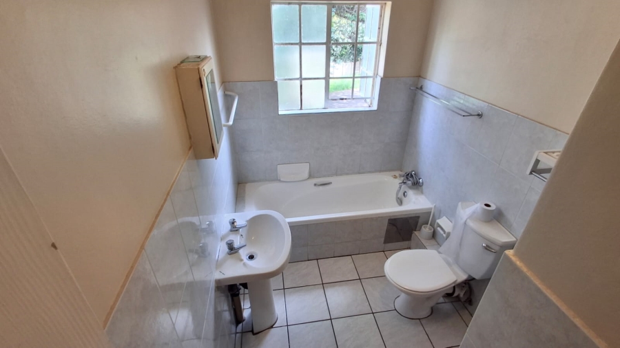 3 Bedroom Property for Sale in Die Hoewes Gauteng