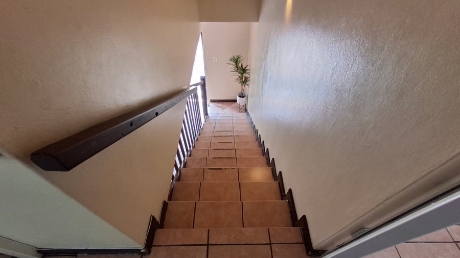 3 Bedroom Property for Sale in Die Hoewes Gauteng