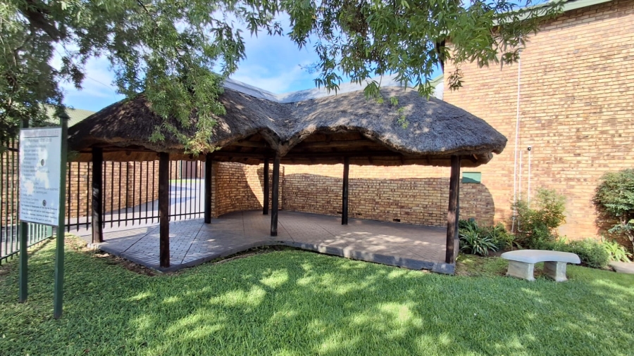 3 Bedroom Property for Sale in Die Hoewes Gauteng