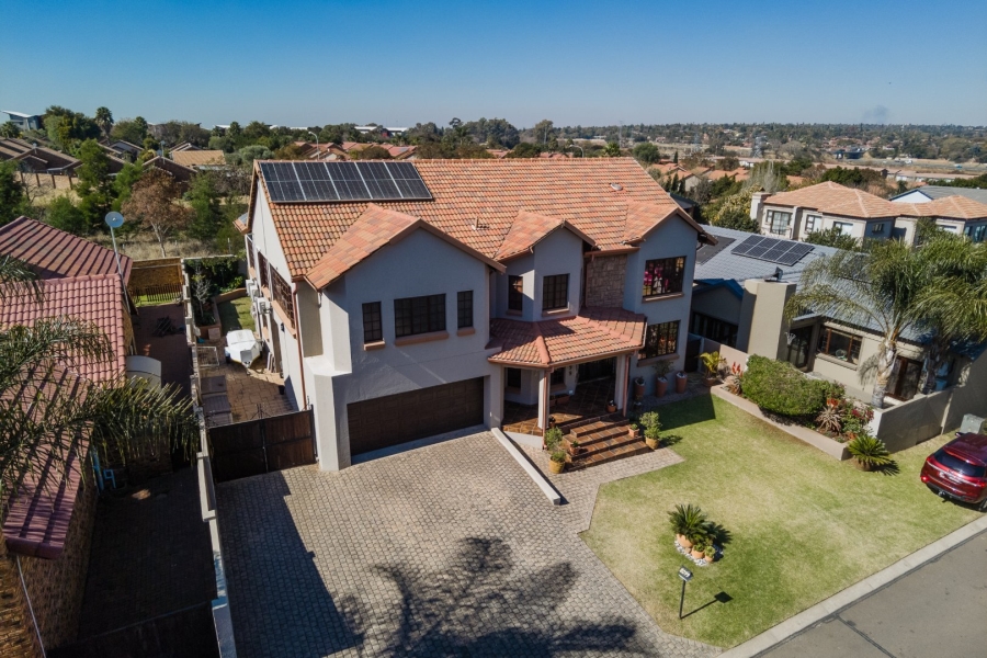 5 Bedroom Property for Sale in Amberfield Gauteng