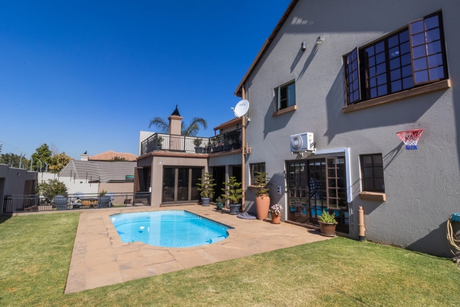 5 Bedroom Property for Sale in Amberfield Gauteng