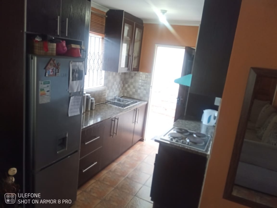 2 Bedroom Property for Sale in Mapleton A H Gauteng