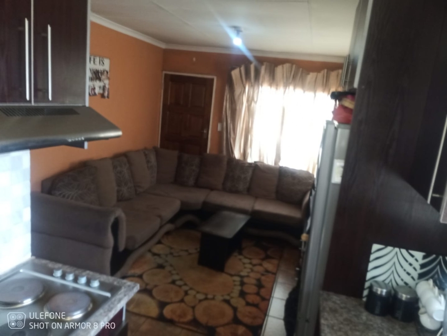 2 Bedroom Property for Sale in Mapleton A H Gauteng