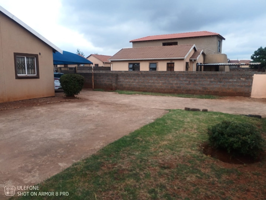 2 Bedroom Property for Sale in Mapleton A H Gauteng