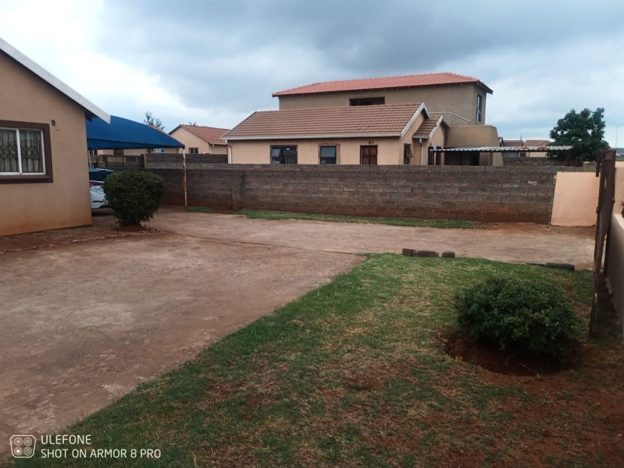 2 Bedroom Property for Sale in Mapleton A H Gauteng