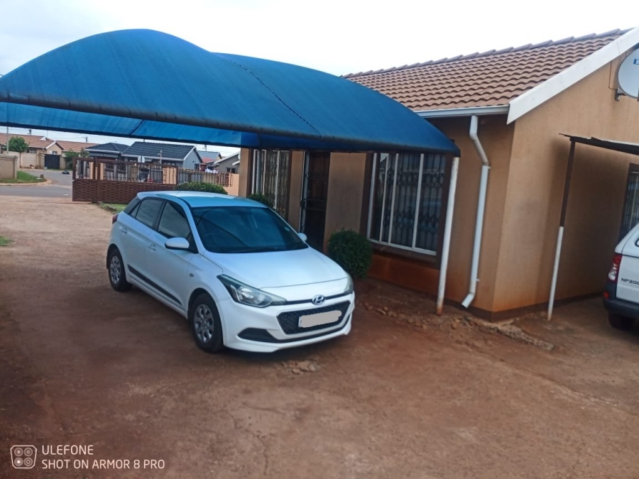 2 Bedroom Property for Sale in Mapleton A H Gauteng