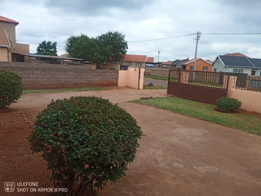 2 Bedroom Property for Sale in Mapleton A H Gauteng