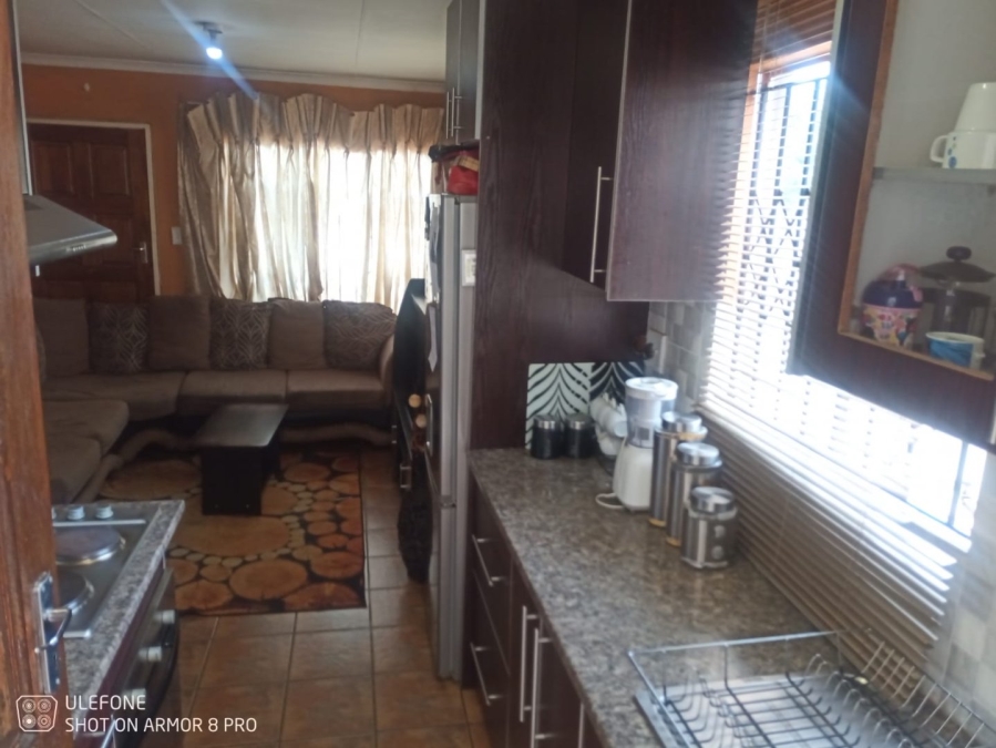 2 Bedroom Property for Sale in Mapleton A H Gauteng