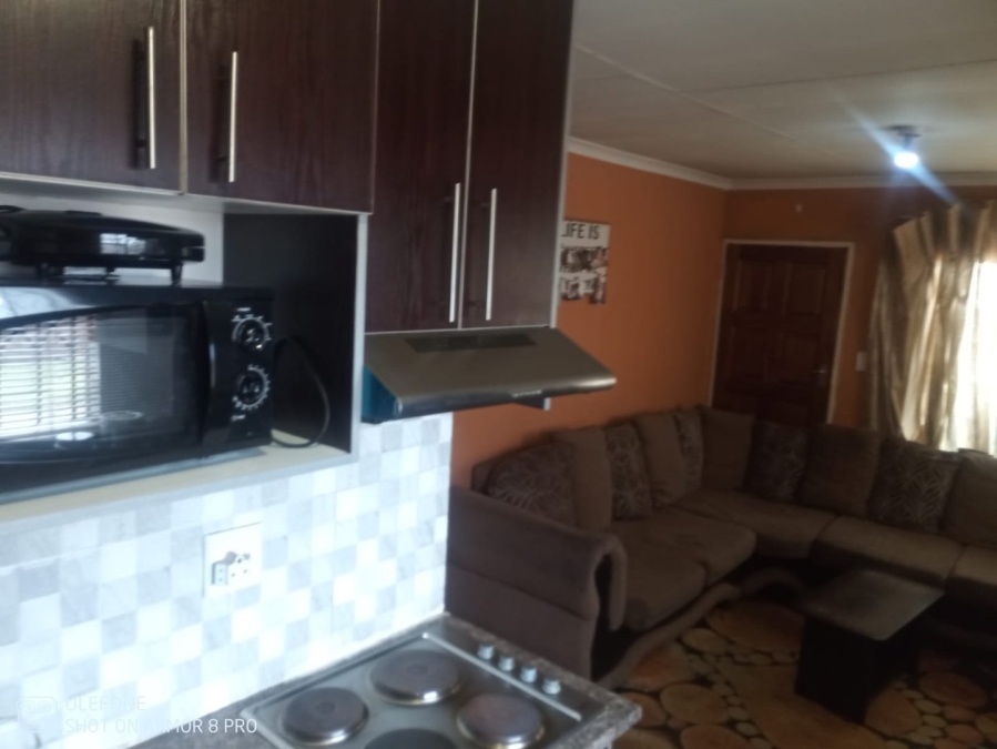 2 Bedroom Property for Sale in Mapleton A H Gauteng