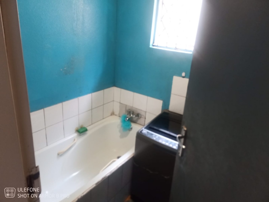 2 Bedroom Property for Sale in Mapleton A H Gauteng