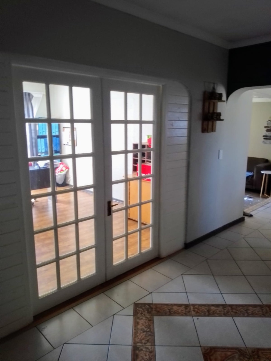 4 Bedroom Property for Sale in Bonaero Park Gauteng