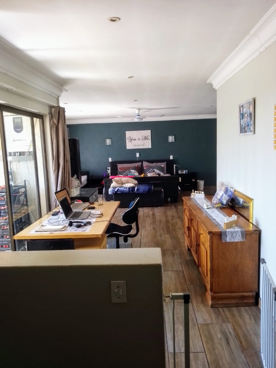 4 Bedroom Property for Sale in Bonaero Park Gauteng