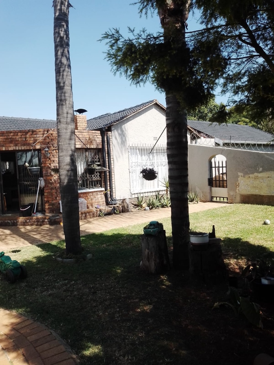 4 Bedroom Property for Sale in Bonaero Park Gauteng