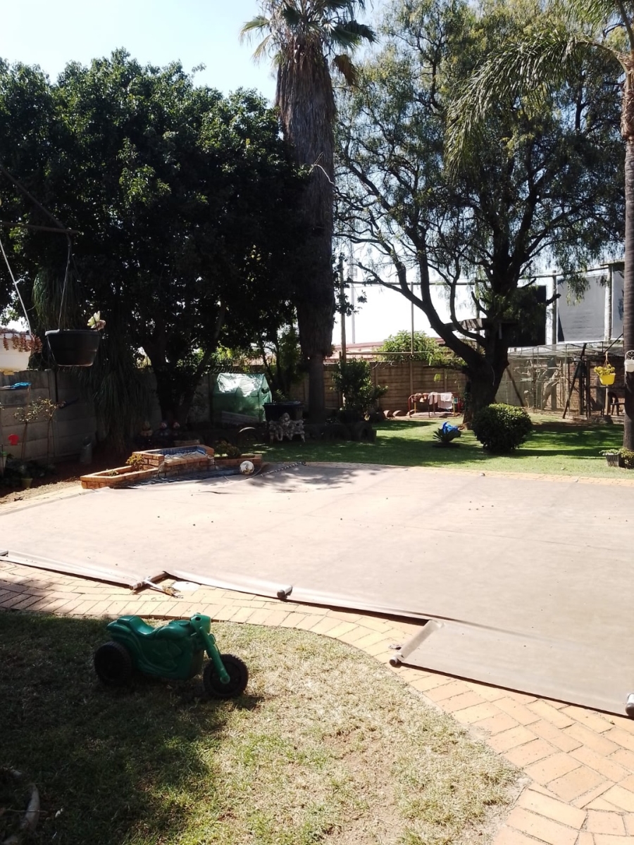 4 Bedroom Property for Sale in Bonaero Park Gauteng