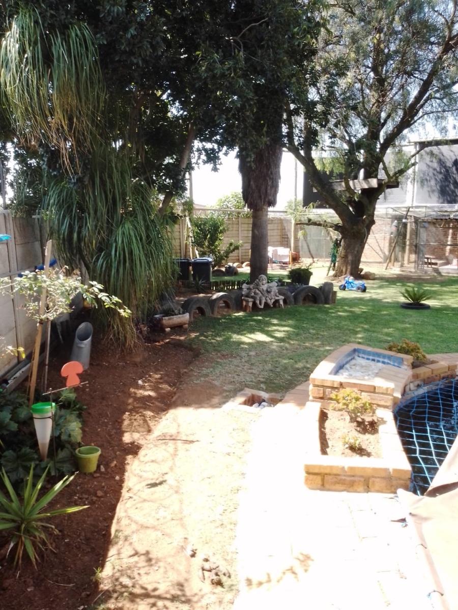 4 Bedroom Property for Sale in Bonaero Park Gauteng