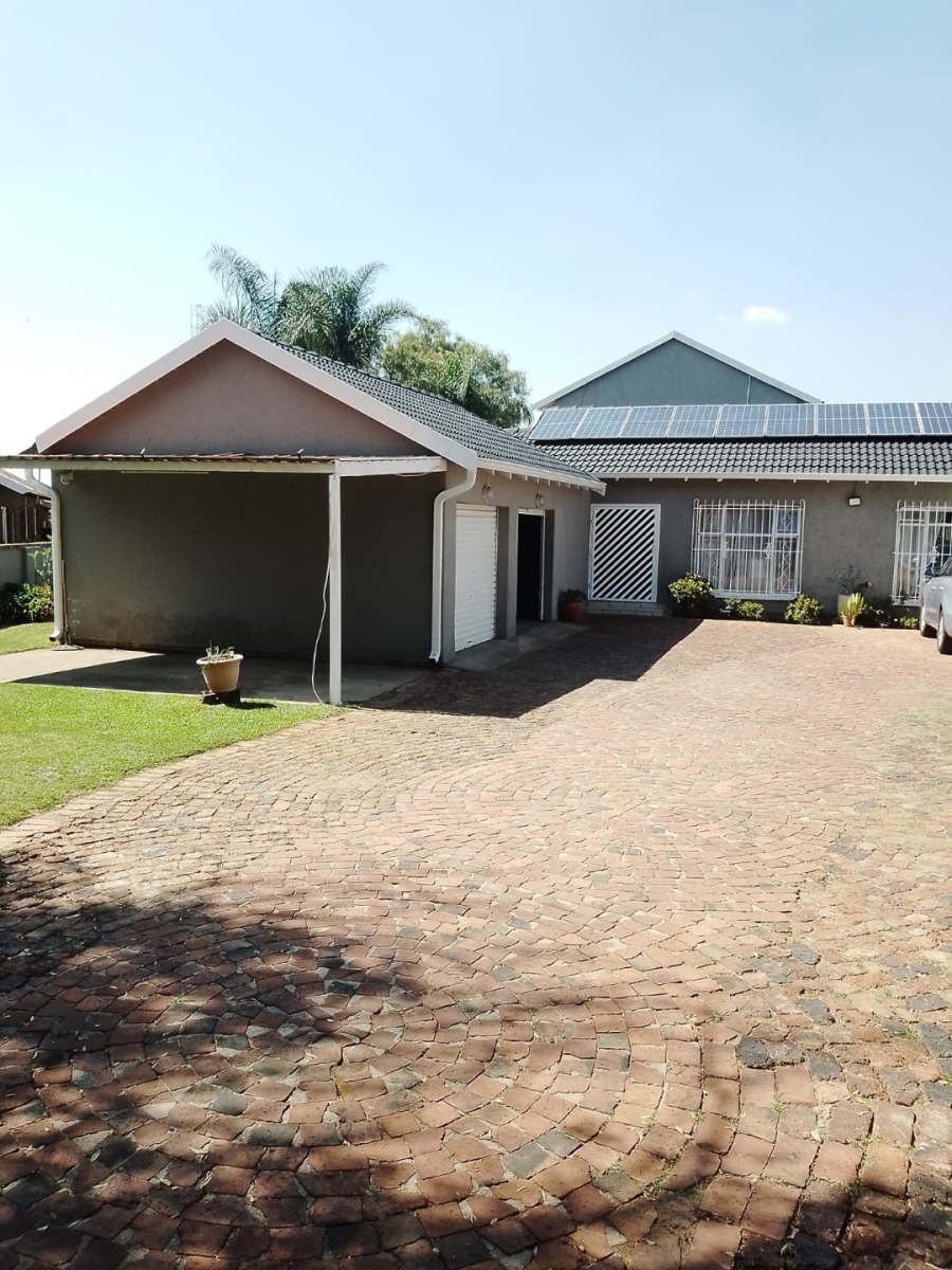 4 Bedroom Property for Sale in Bonaero Park Gauteng