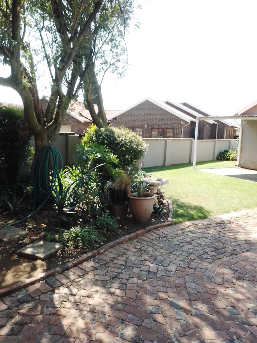 4 Bedroom Property for Sale in Bonaero Park Gauteng