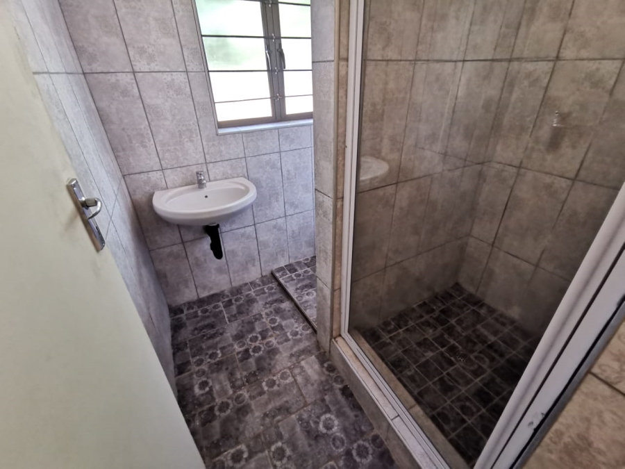 To Let 1 Bedroom Property for Rent in Delarey Gauteng