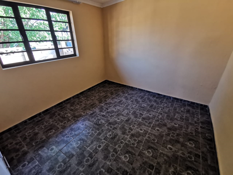 To Let 1 Bedroom Property for Rent in Delarey Gauteng