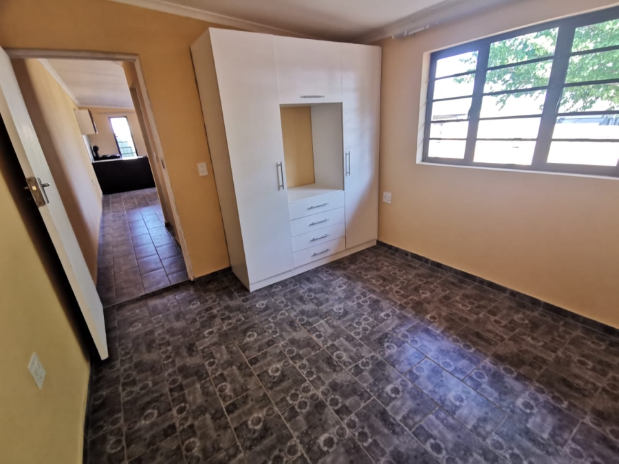 To Let 1 Bedroom Property for Rent in Delarey Gauteng