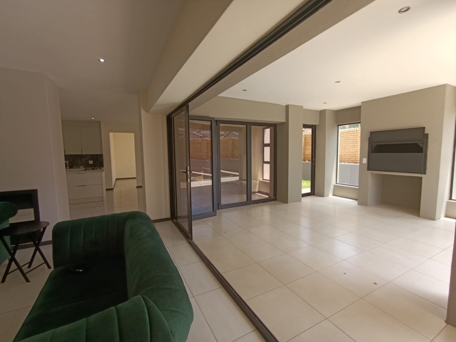 5 Bedroom Property for Sale in Amberfield Gauteng