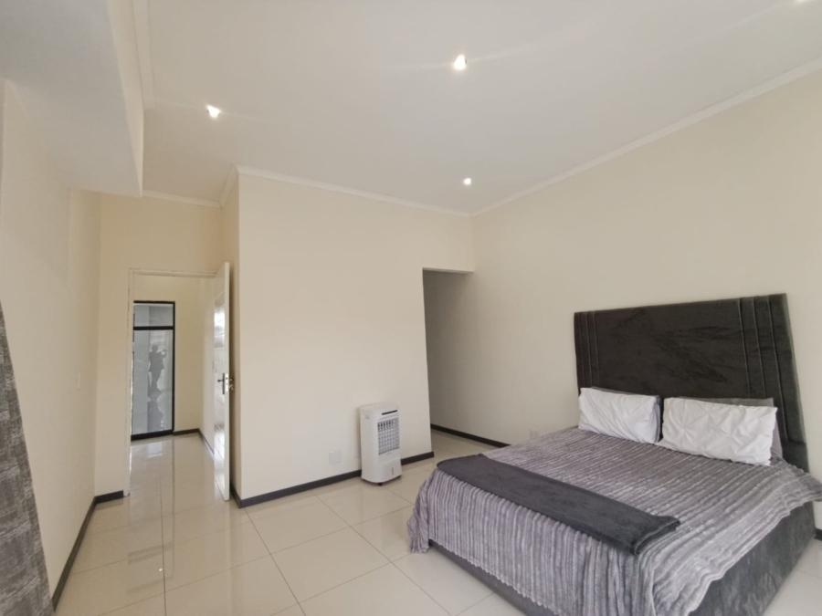 5 Bedroom Property for Sale in Amberfield Gauteng