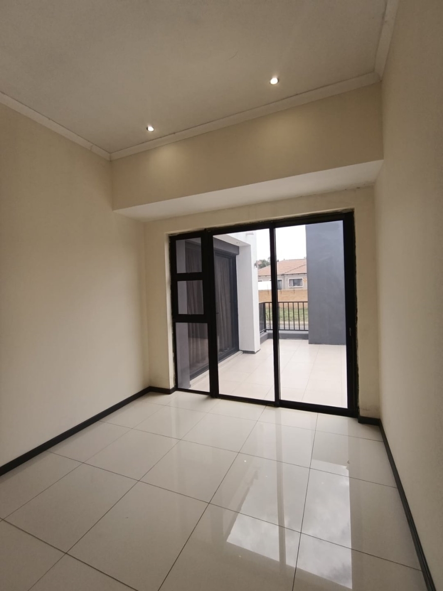 5 Bedroom Property for Sale in Amberfield Gauteng