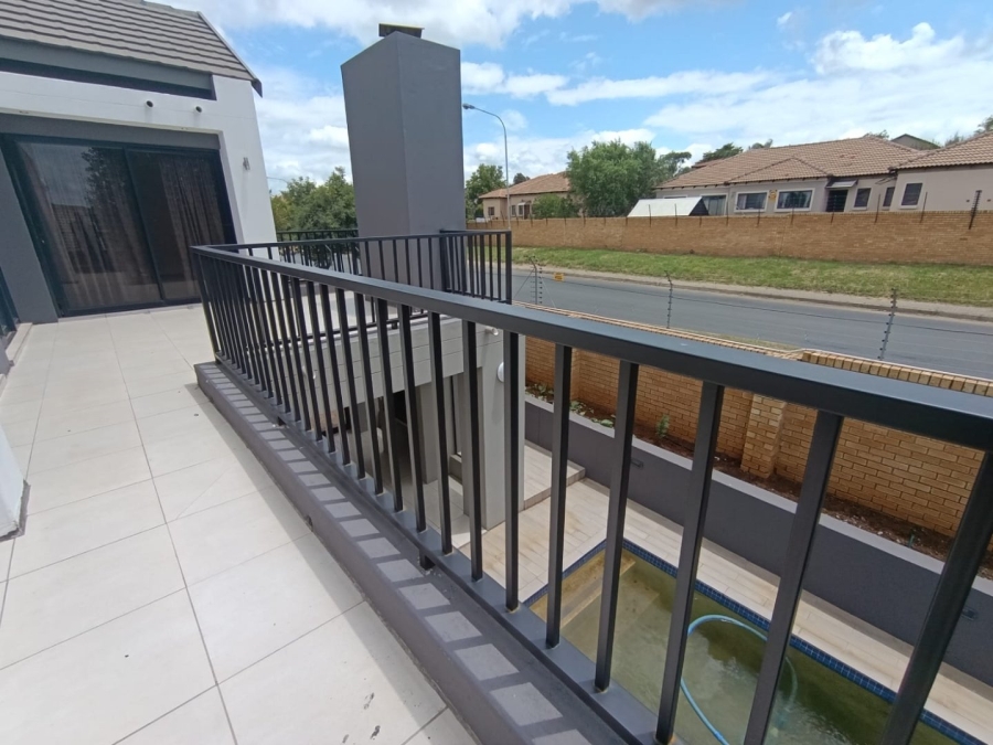 5 Bedroom Property for Sale in Amberfield Gauteng