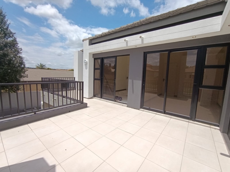 5 Bedroom Property for Sale in Amberfield Gauteng