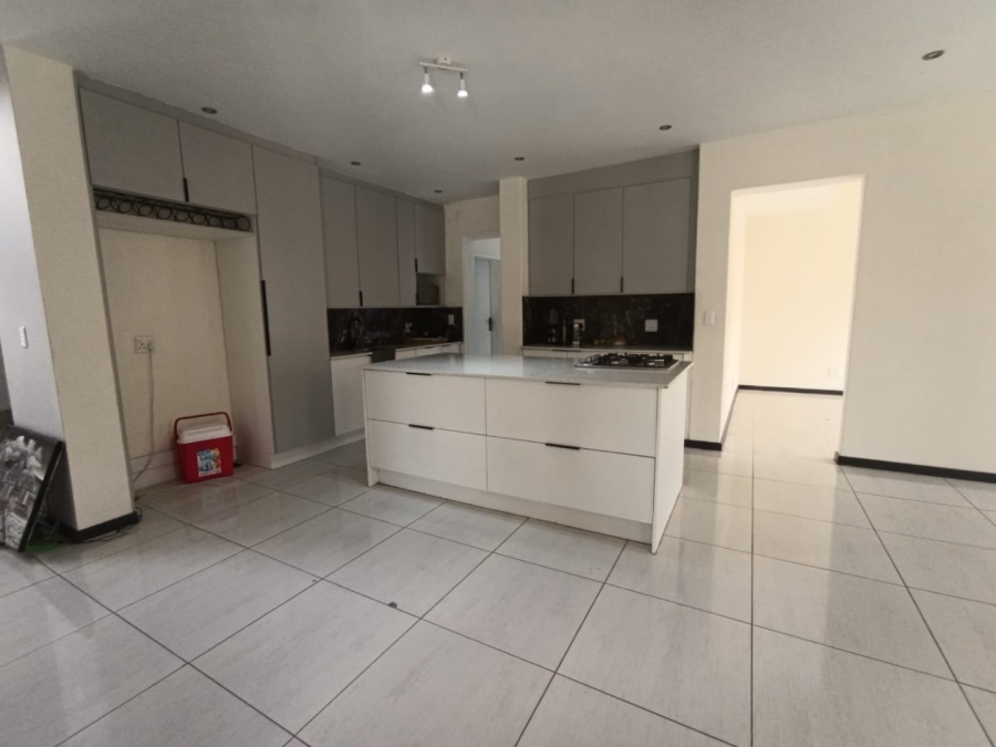 5 Bedroom Property for Sale in Amberfield Gauteng