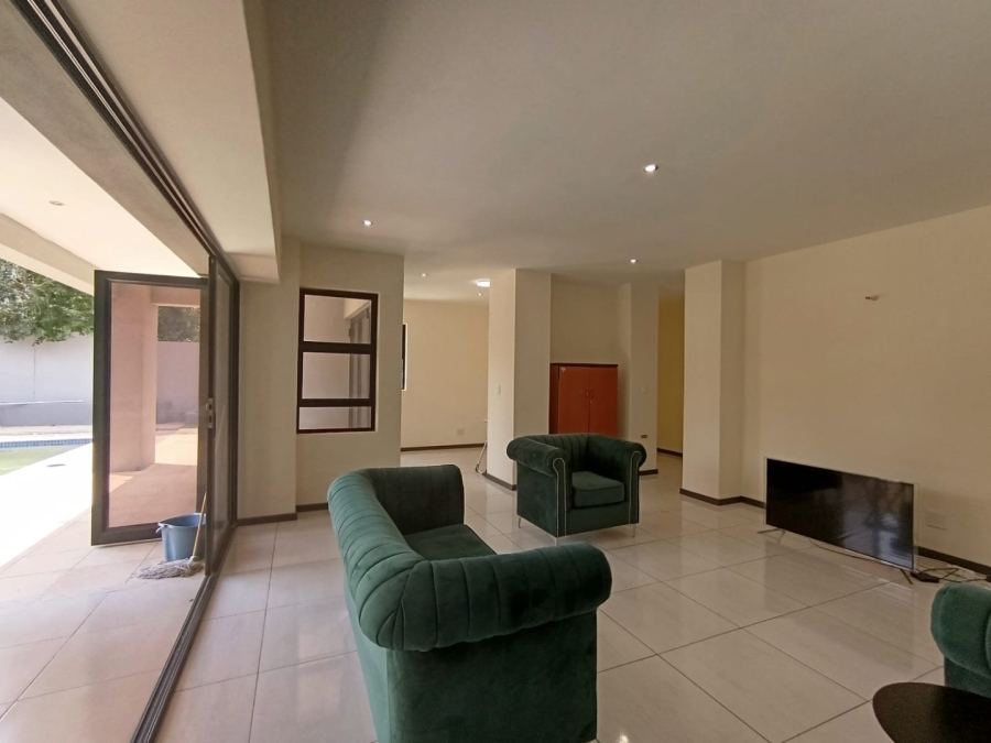 5 Bedroom Property for Sale in Amberfield Gauteng