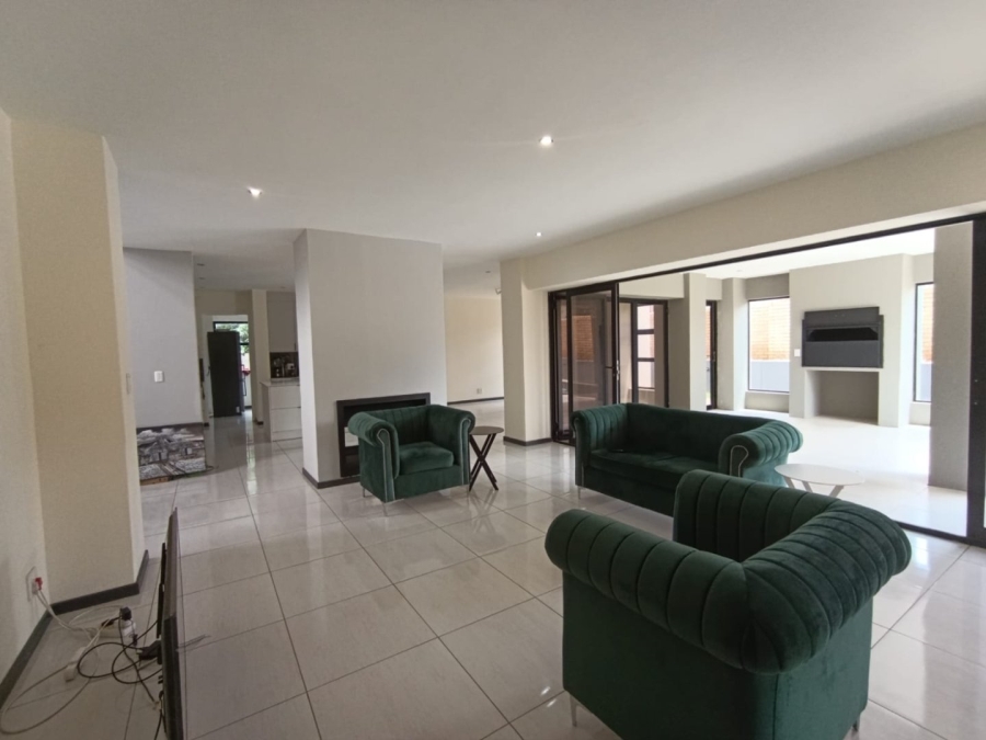 5 Bedroom Property for Sale in Amberfield Gauteng