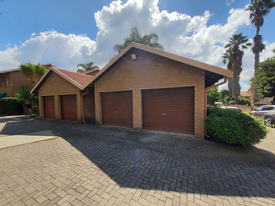 2 Bedroom Property for Sale in Moreleta Park Gauteng