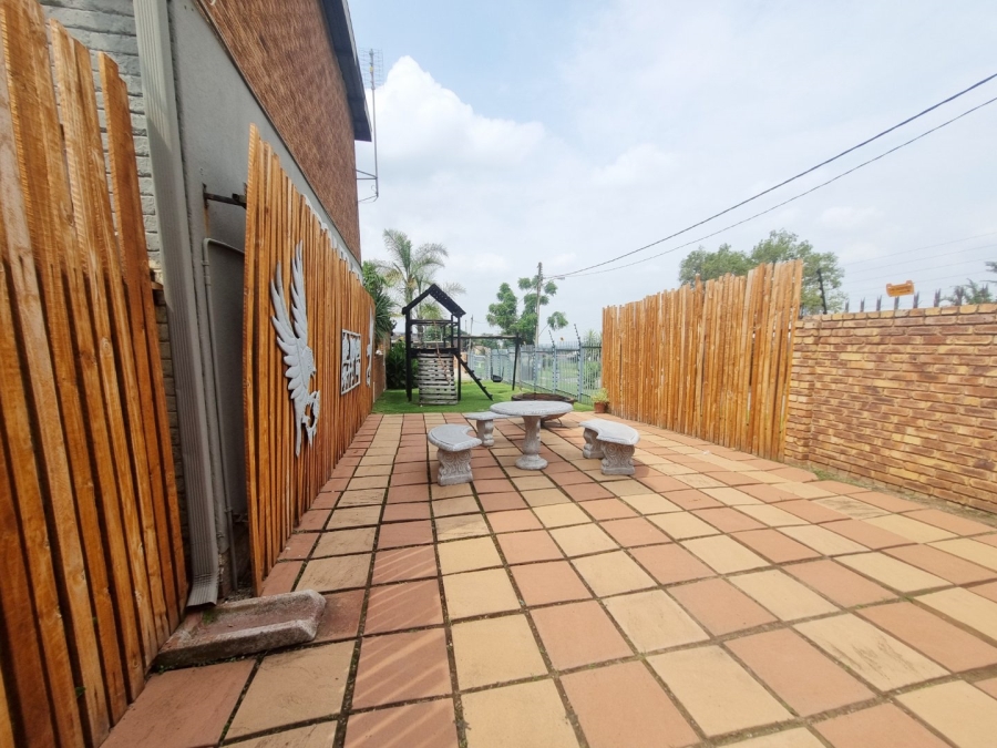 To Let 2 Bedroom Property for Rent in Birchleigh Gauteng