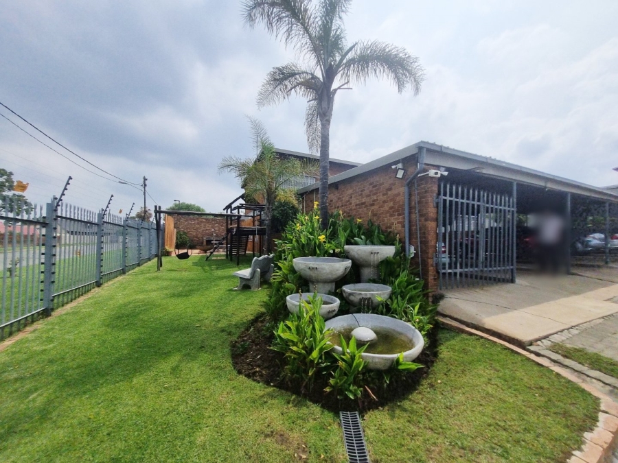 To Let 2 Bedroom Property for Rent in Birchleigh Gauteng