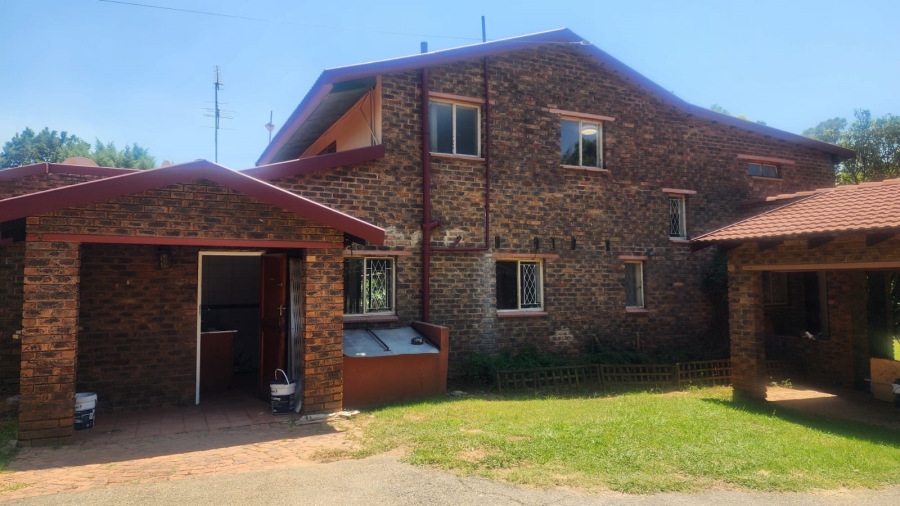 7 Bedroom Property for Sale in Glen Austin Gauteng