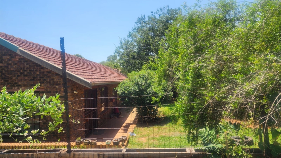 7 Bedroom Property for Sale in Glen Austin Gauteng