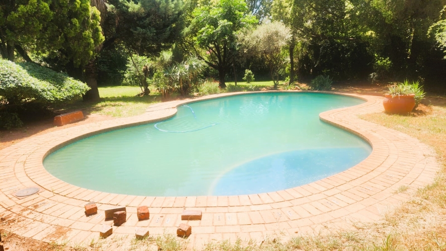 7 Bedroom Property for Sale in Glen Austin Gauteng