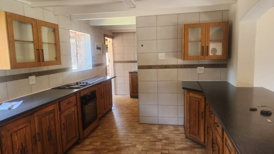 7 Bedroom Property for Sale in Glen Austin Gauteng