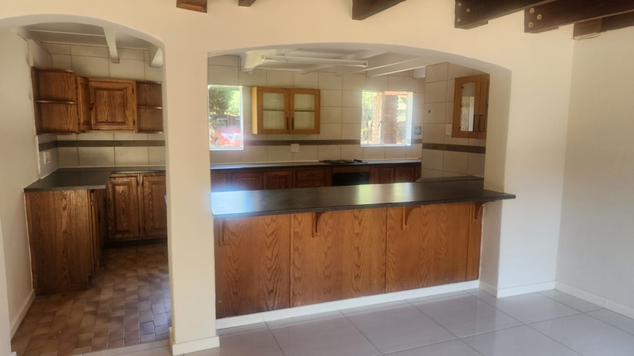 7 Bedroom Property for Sale in Glen Austin Gauteng