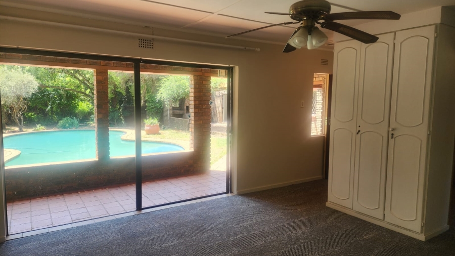 7 Bedroom Property for Sale in Glen Austin Gauteng