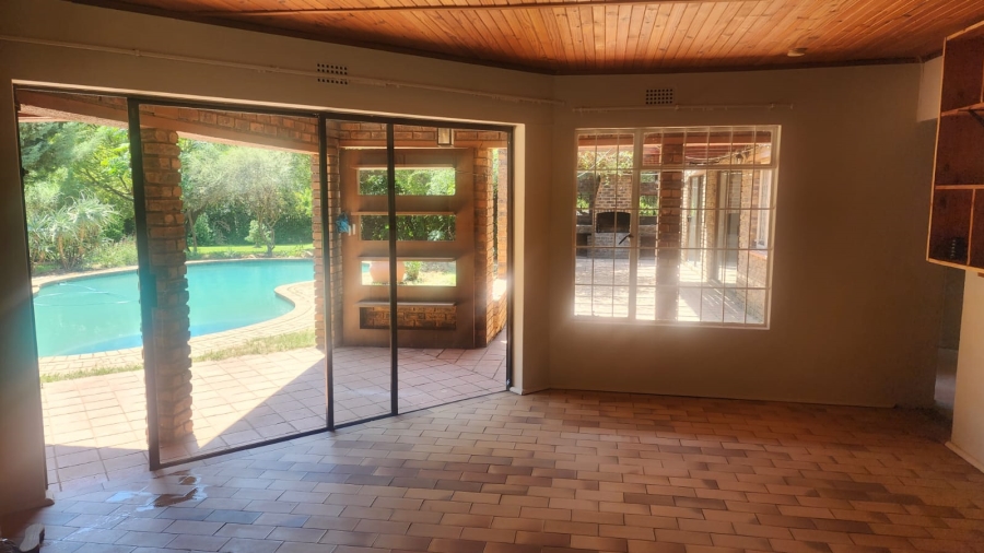 7 Bedroom Property for Sale in Glen Austin Gauteng